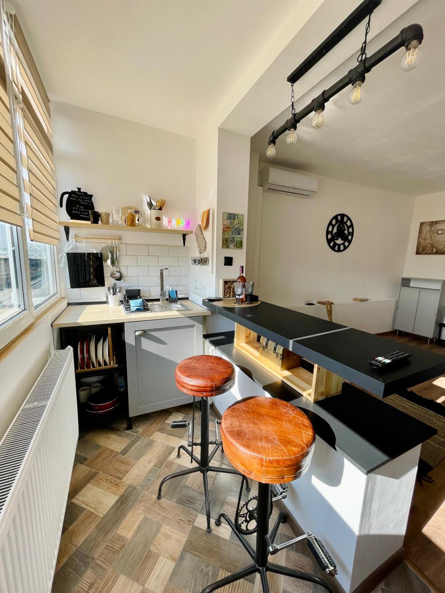 2 Vis-A-Vis Studio - Gara De Nord Bukarest Kültér fotó